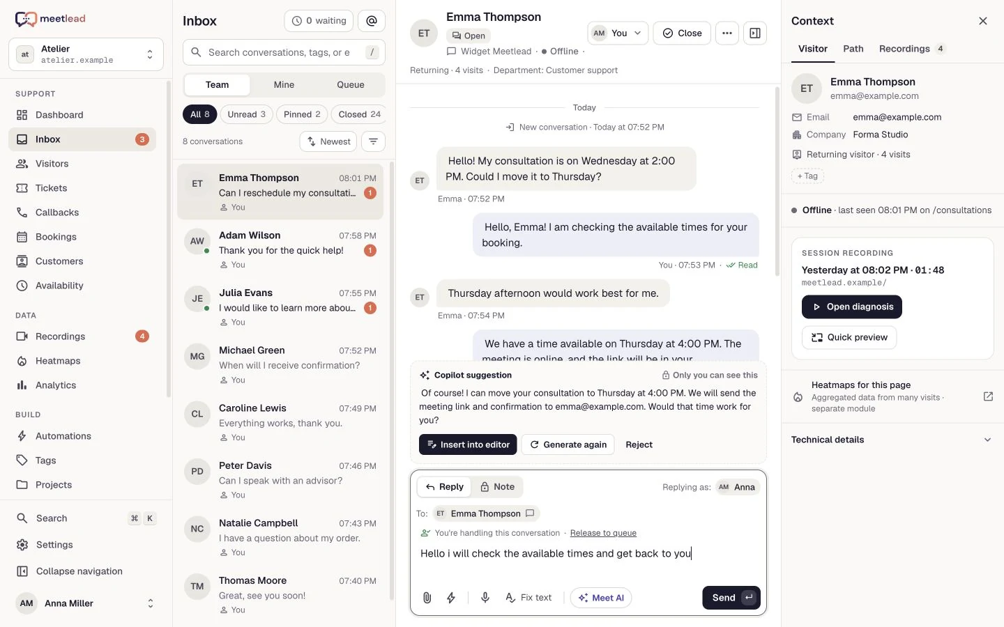 Private reply suggestion with edit, reject and operator-send controls.