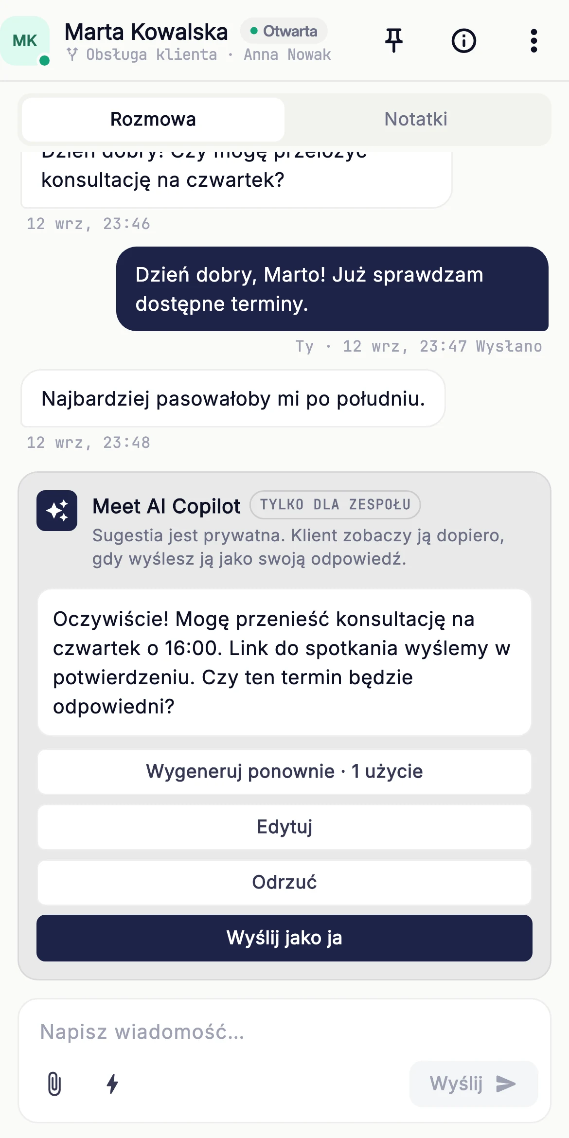 Copilot obok odpowiedzi — widok z danymi demonstracyjnymi